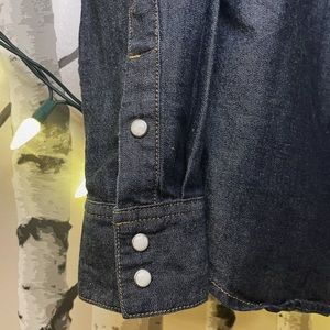 Levis. ButtonUp Jean Long Sleeve. Size L.